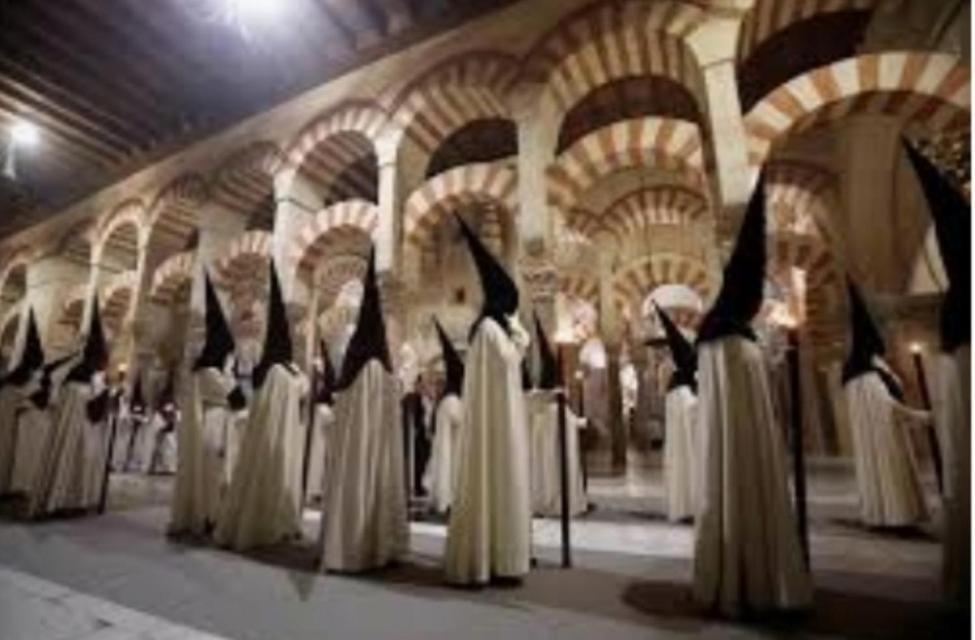 A 20 Metros De La Mezquita Catedral ,apartamentos Turistico Cespedes 5 Cordova